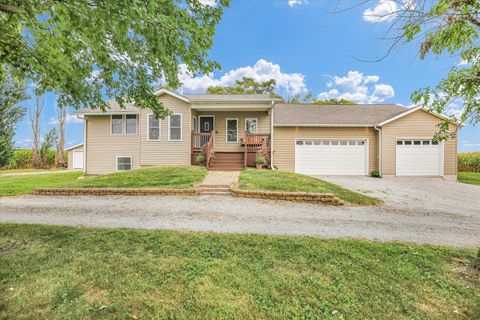 Photo of 730 E County Road 750, Tuscola, IL 61953 (MLS # 12456807)