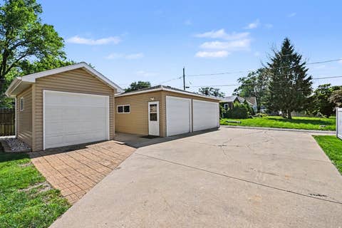 Tiny photo for 18010 Burnham Avenue, Lansing, IL 60438 (MLS # 12723606)
