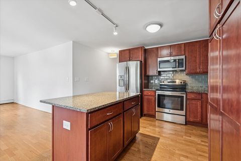 Tiny photo for 3033 N SHERIDAN Road #906, Chicago, IL 60657 (MLS # 12506486)