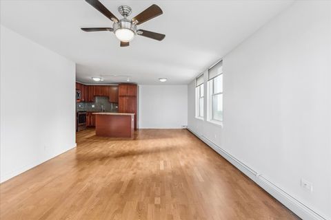 Tiny photo for 3033 N SHERIDAN Road #906, Chicago, IL 60657 (MLS # 12506486)