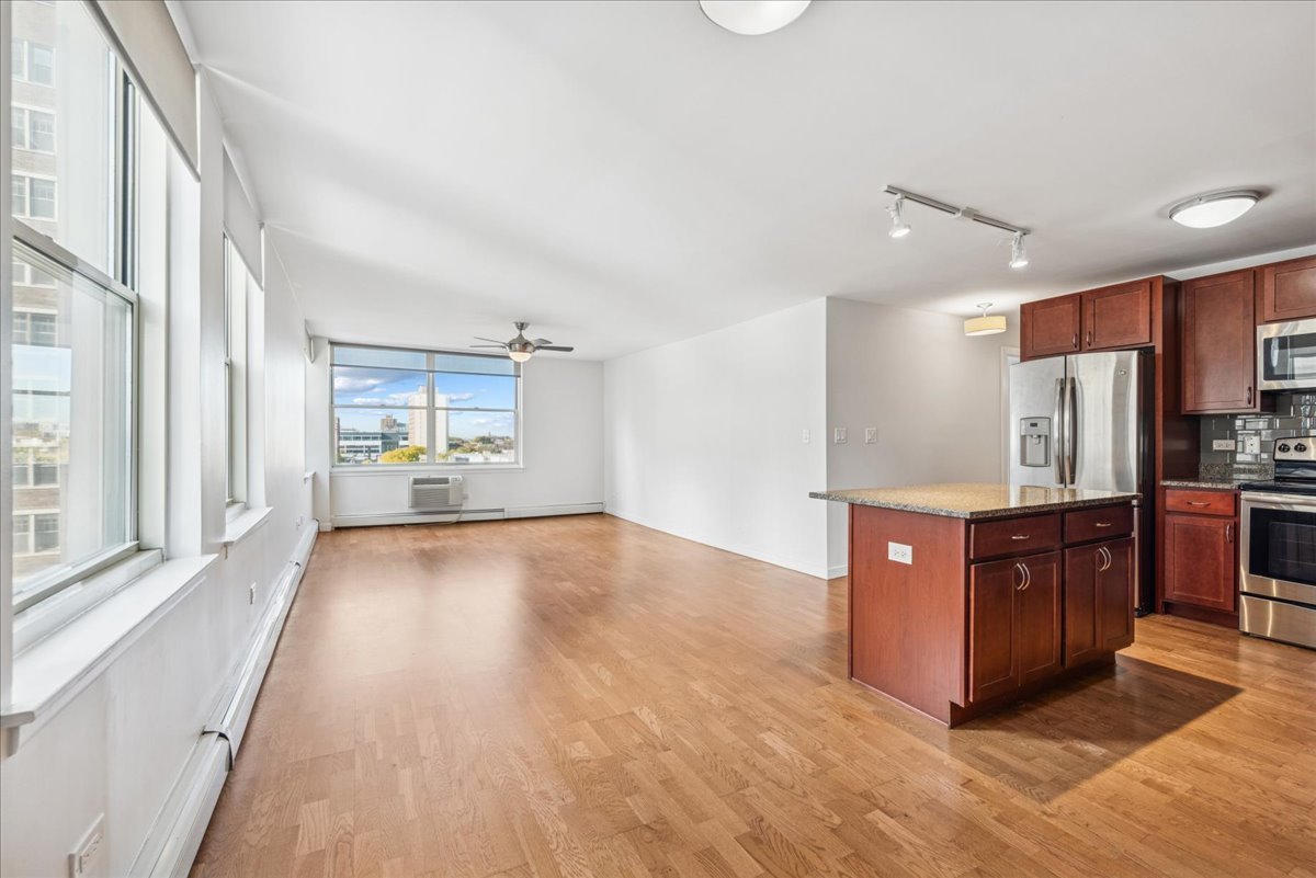 3033 N SHERIDAN Road 906