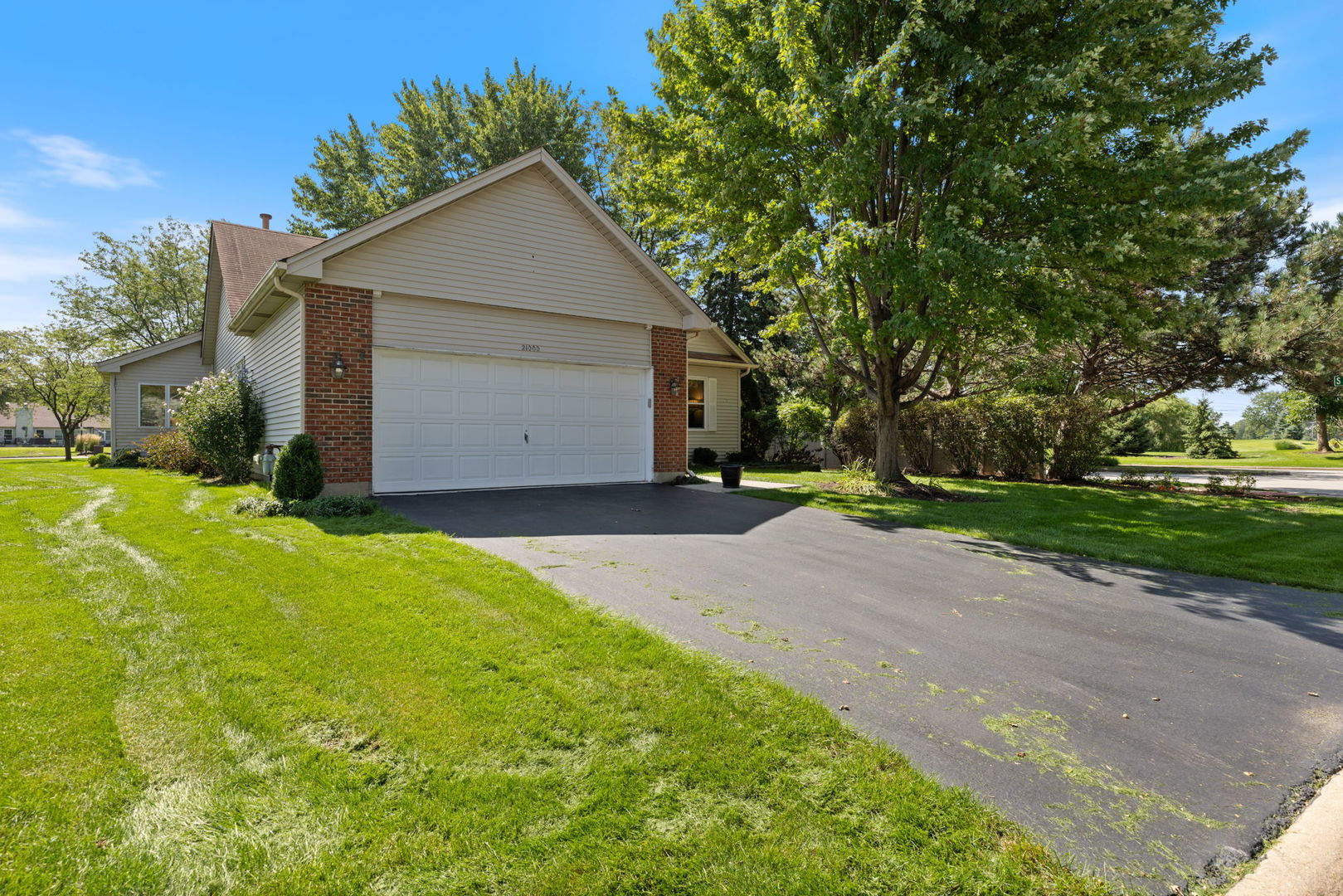 21000 W Hazelnut Lane