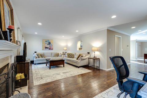 Tiny photo for 837 Suffield Square, Lincolnshire, IL 60069 (MLS # 12475062)