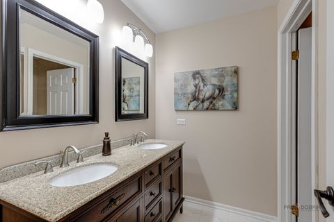 Tiny photo for 837 Suffield Square, Lincolnshire, IL 60069 (MLS # 12475062)