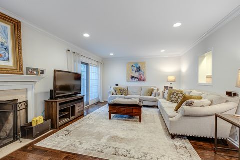 Tiny photo for 837 Suffield Square, Lincolnshire, IL 60069 (MLS # 12475062)