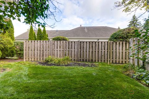 Tiny photo for 837 Suffield Square, Lincolnshire, IL 60069 (MLS # 12475062)