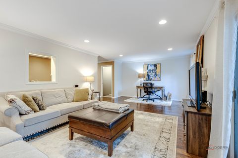 Tiny photo for 837 Suffield Square, Lincolnshire, IL 60069 (MLS # 12475062)