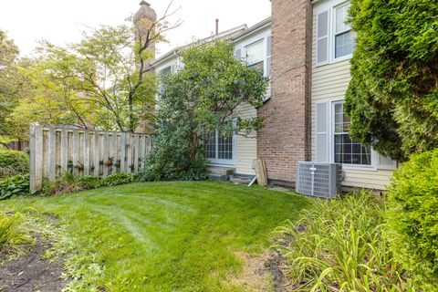 Tiny photo for 837 Suffield Square, Lincolnshire, IL 60069 (MLS # 12475062)
