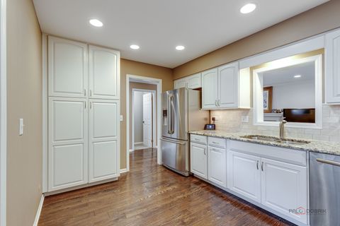 Tiny photo for 837 Suffield Square, Lincolnshire, IL 60069 (MLS # 12475062)
