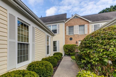 Tiny photo for 837 Suffield Square, Lincolnshire, IL 60069 (MLS # 12475062)