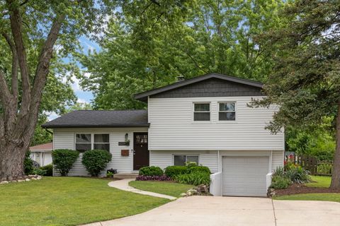 Photo of 6029 Grand Avenue, Downers Grove, IL 60516 (MLS # 12685367)