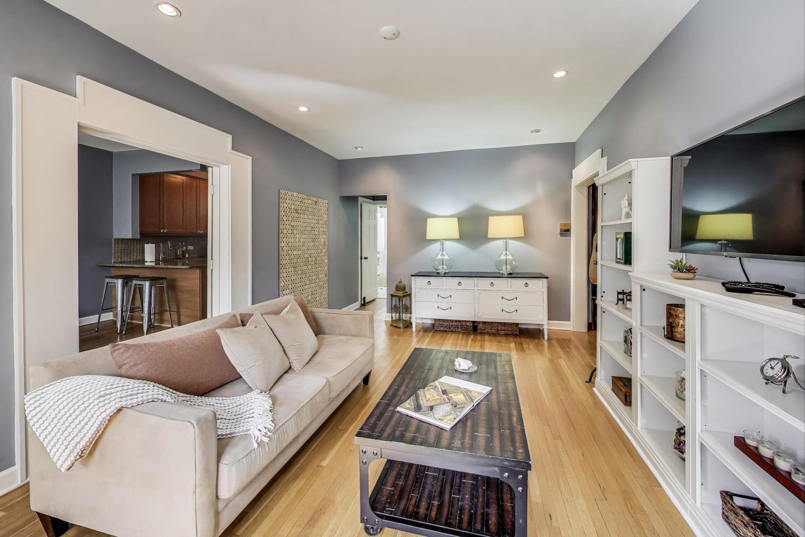 537 W Brompton Avenue 3S