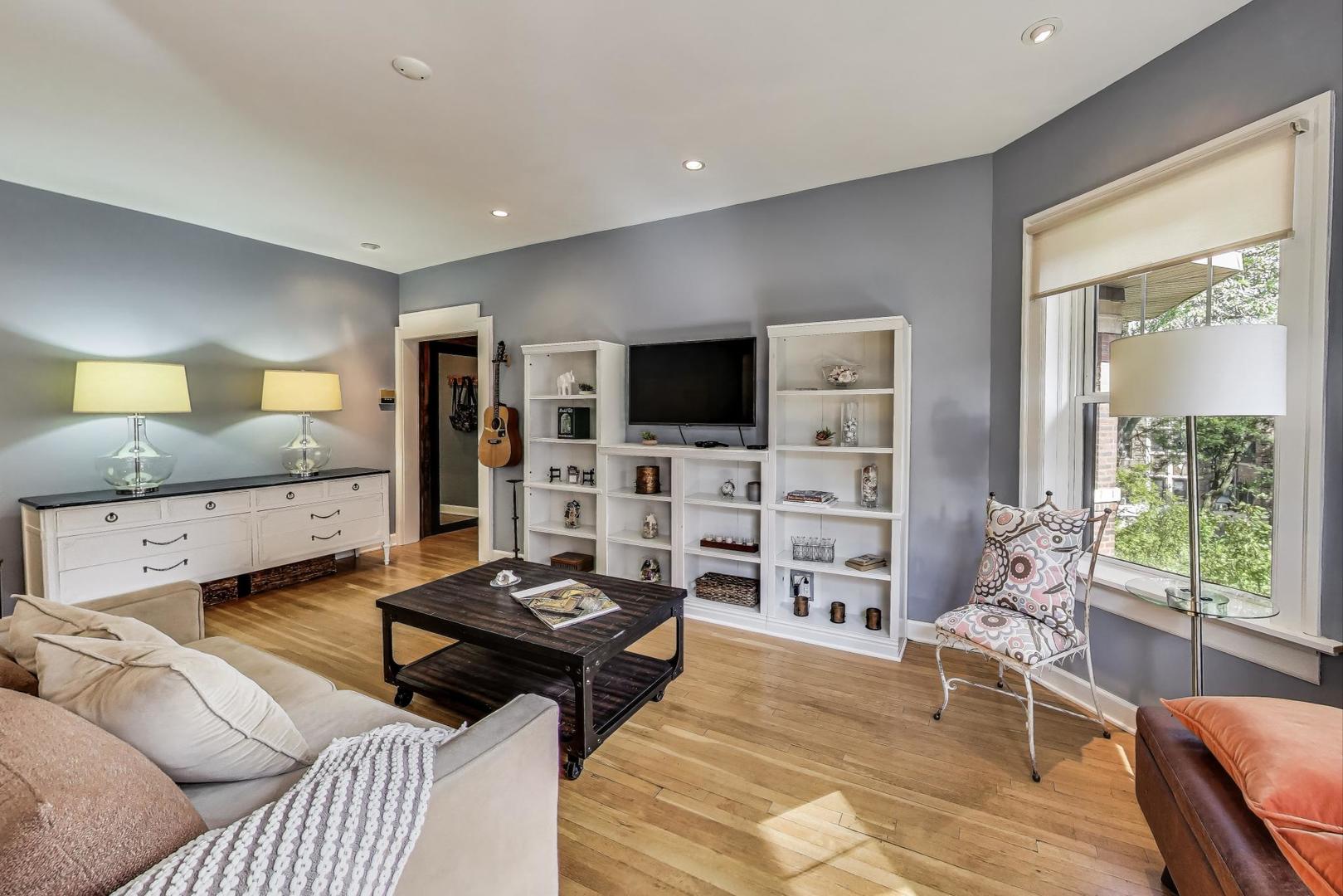 537 W Brompton Avenue 3S