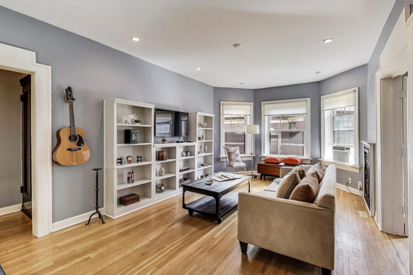 537 W Brompton Avenue 3S