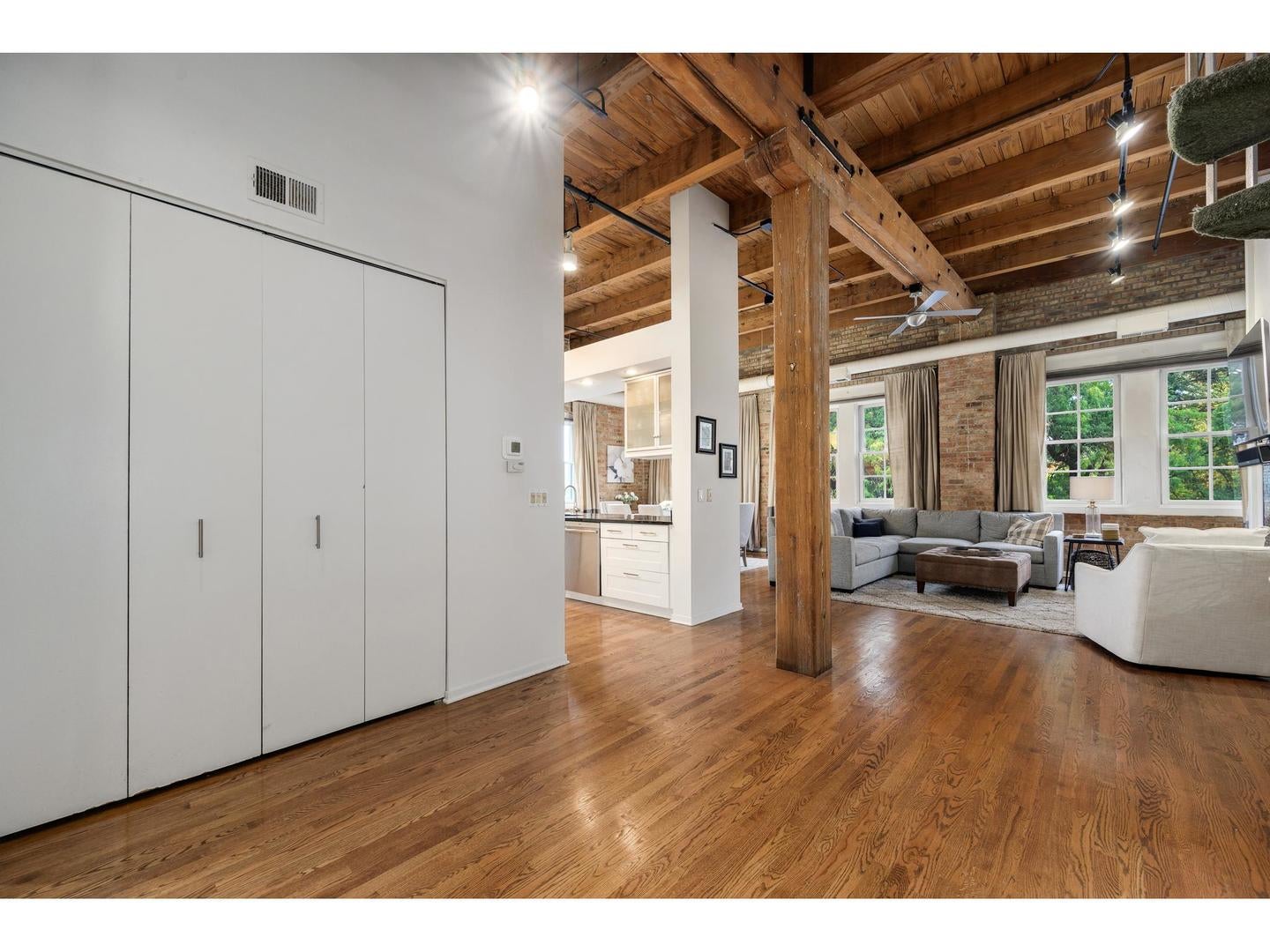 1335 W Altgeld Street 3B