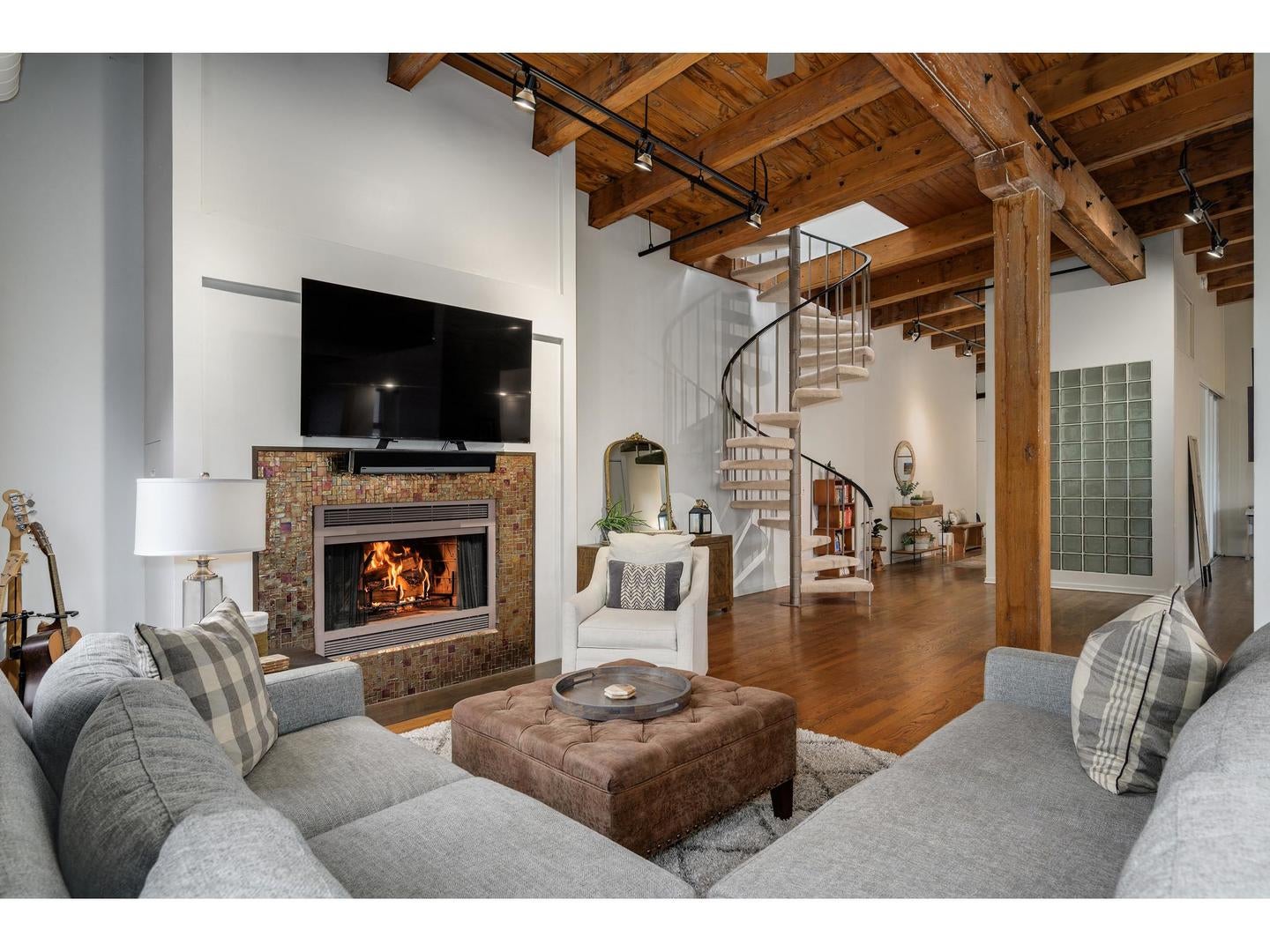 1335 W Altgeld Street 3B