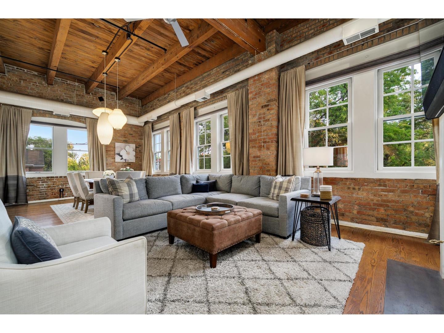 1335 W Altgeld Street 3B