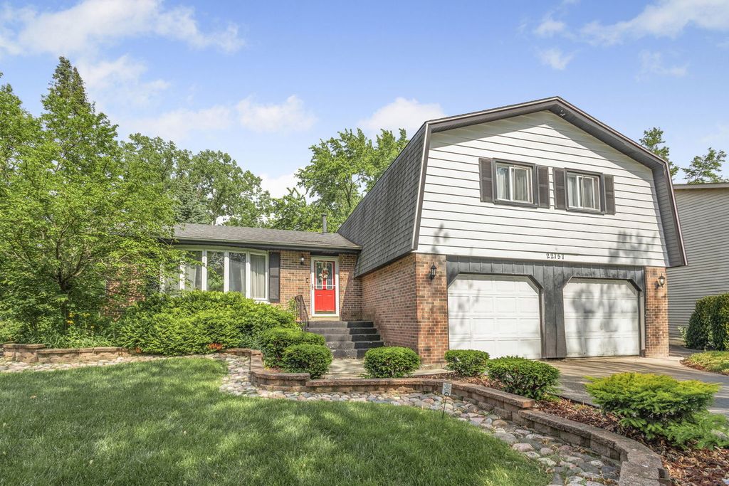 Photo for 22757 Lakeshore Drive, Richton Park, IL 60471 (MLS # 12380062)