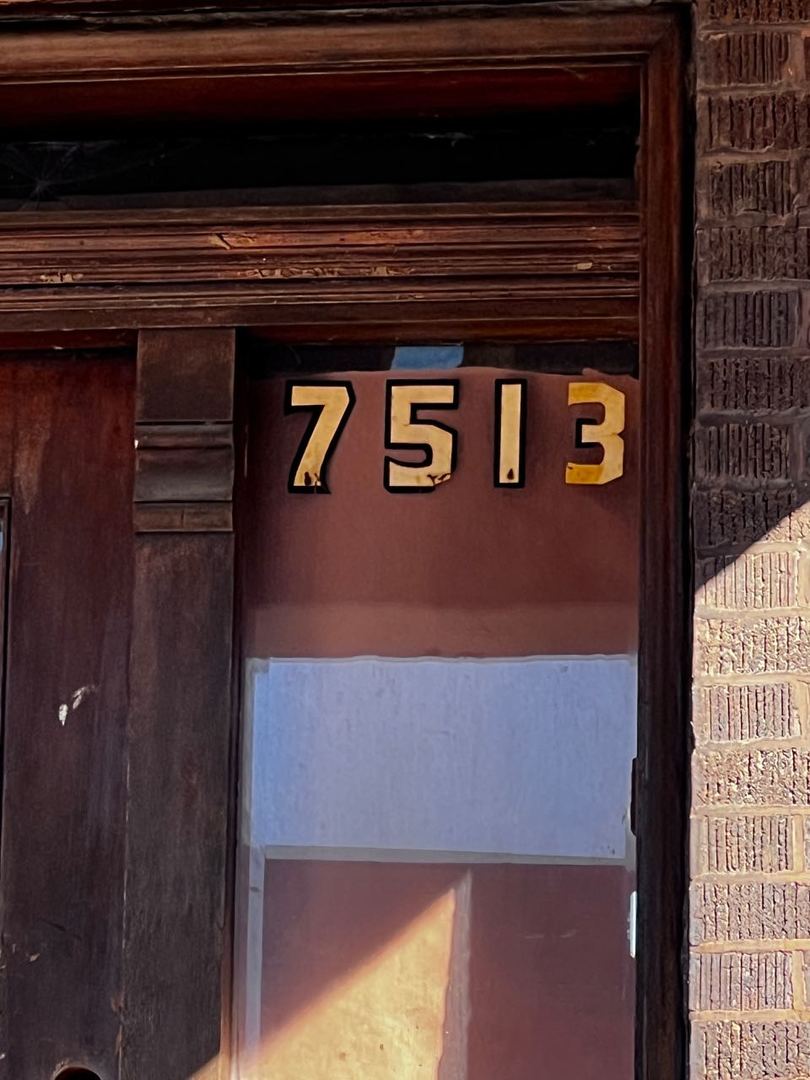 7513 S Langley Avenue S