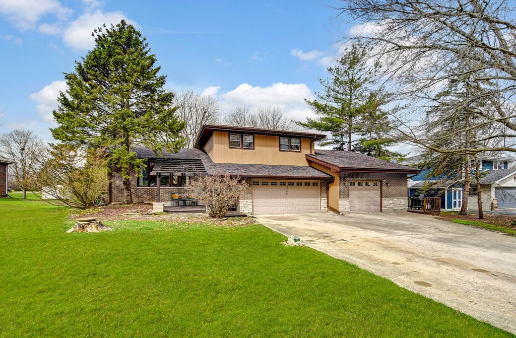 Photo for 13344 S Stephen Drive, Palos Park, IL 60464 (MLS # 12438001)