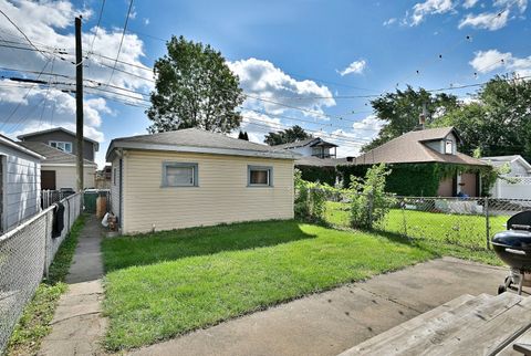 Tiny photo for 1429 Gunderson Avenue, Berwyn, IL 60402 (MLS # 12469585)