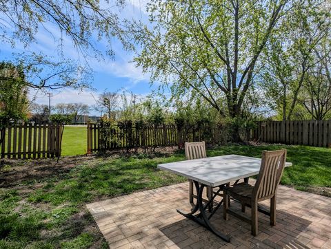 Tiny photo for 235 E manchester Drive, Wheeling, IL 60090 (MLS # 12572329)