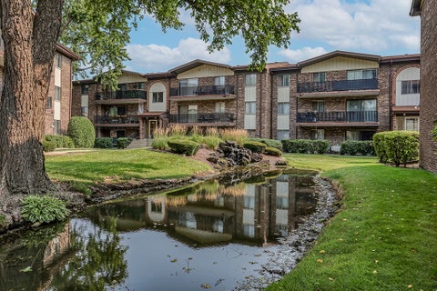 Tiny photo for 13913 James Drive #1015, Crestwood, IL 60418 (MLS # 12717750)