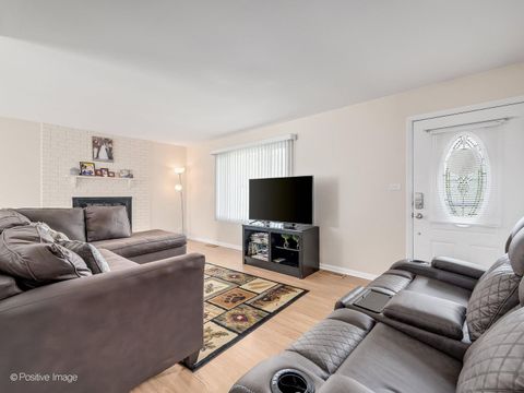 Tiny photo for 605 Commanche Court, Carol Stream, IL 60188 (MLS # 12628648)