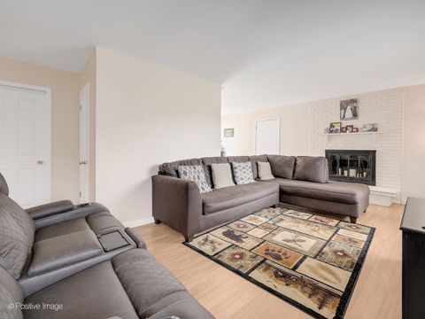 Tiny photo for 605 Commanche Court, Carol Stream, IL 60188 (MLS # 12628648)