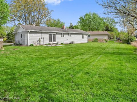 Tiny photo for 605 Commanche Court, Carol Stream, IL 60188 (MLS # 12628648)