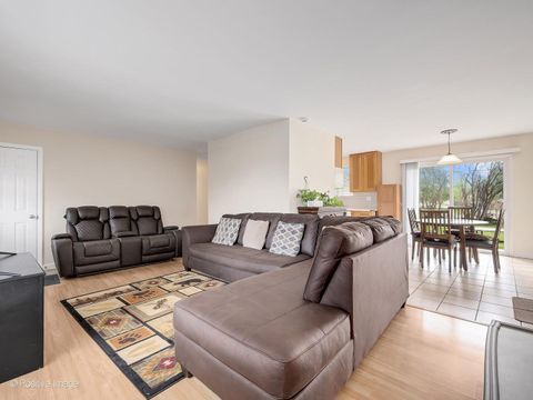 Tiny photo for 605 Commanche Court, Carol Stream, IL 60188 (MLS # 12628648)