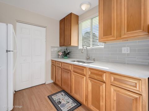 Tiny photo for 605 Commanche Court, Carol Stream, IL 60188 (MLS # 12628648)