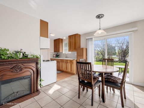 Tiny photo for 605 Commanche Court, Carol Stream, IL 60188 (MLS # 12628648)