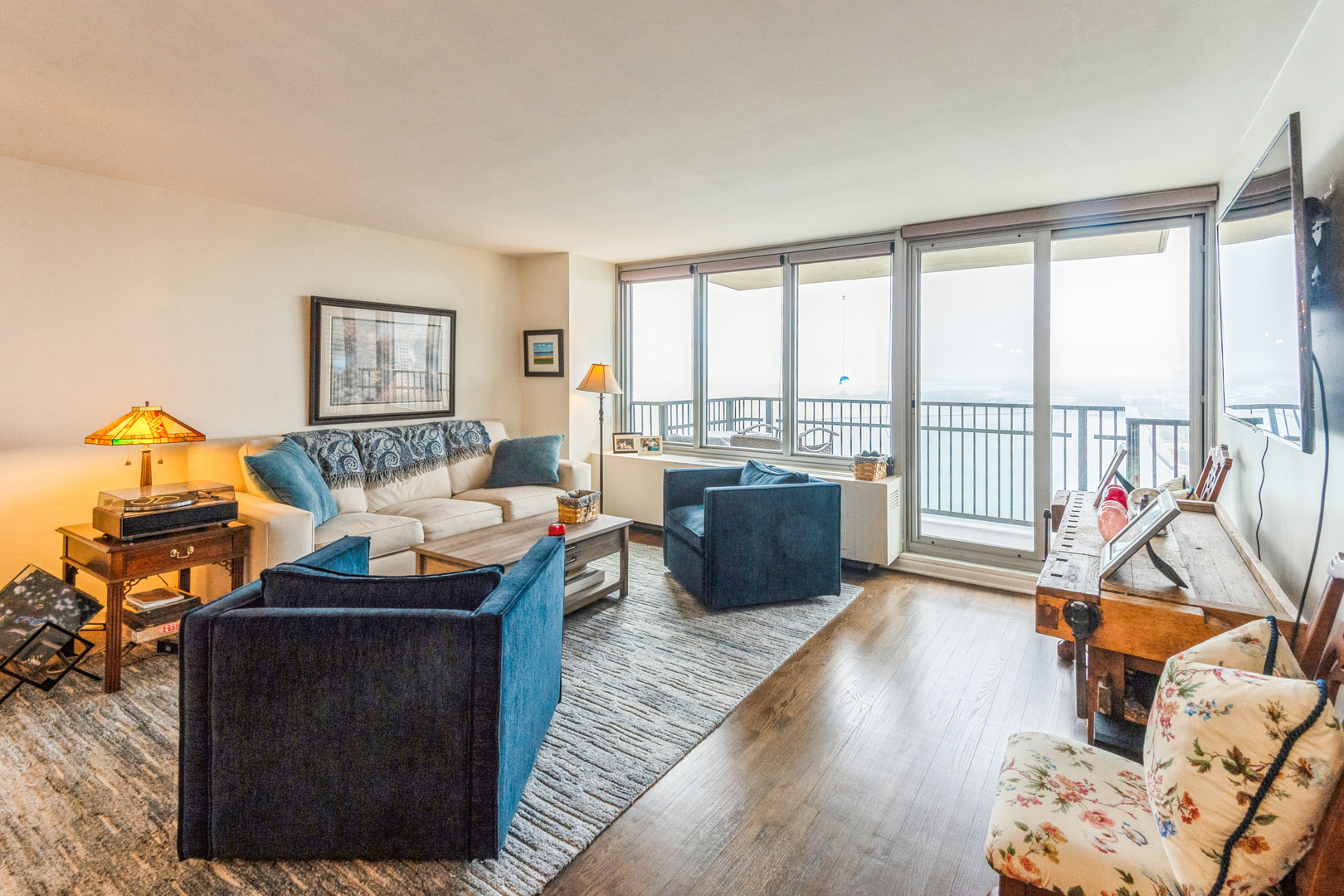 400 E RANDOLPH Street 3209