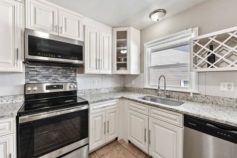 Tiny photo for 727 Lacy Avenue, Streamwood, IL 60107 (MLS # 12548394)