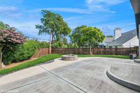 Tiny photo for 319 E Huntington Lane, Elmhurst, IL 60126 (MLS # 12423828)