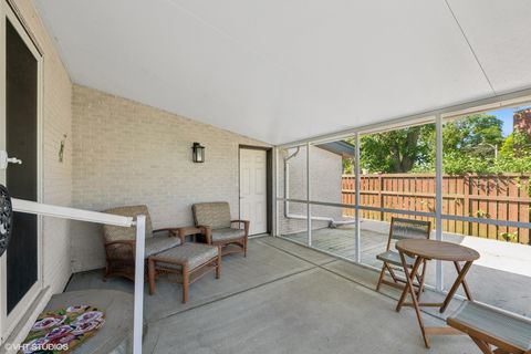 Tiny photo for 319 E Huntington Lane, Elmhurst, IL 60126 (MLS # 12423828)