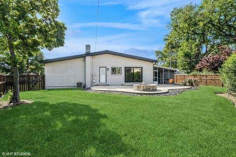 Tiny photo for 319 E Huntington Lane, Elmhurst, IL 60126 (MLS # 12423828)