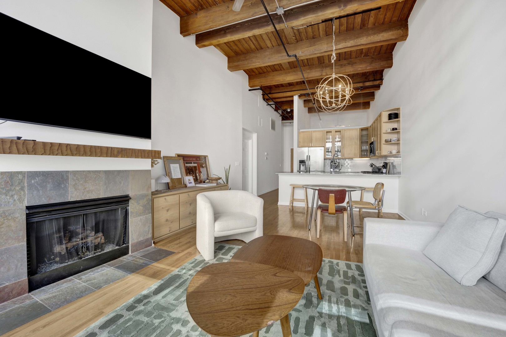 525 W Superior Street 322