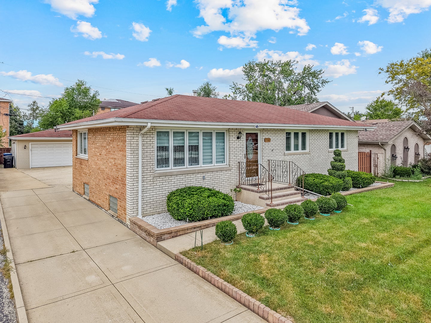 8016 S Thomas Avenue - Photo 2