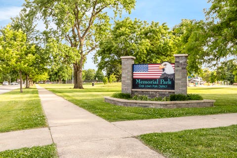 Tiny photo for 5425 Drury Lane, Oak Lawn, IL 60453 (MLS # 12682824)