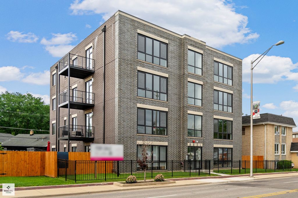 Photo for 8631 W Grand Avenue #4E, River Grove, IL 60171 (MLS # 12481374)