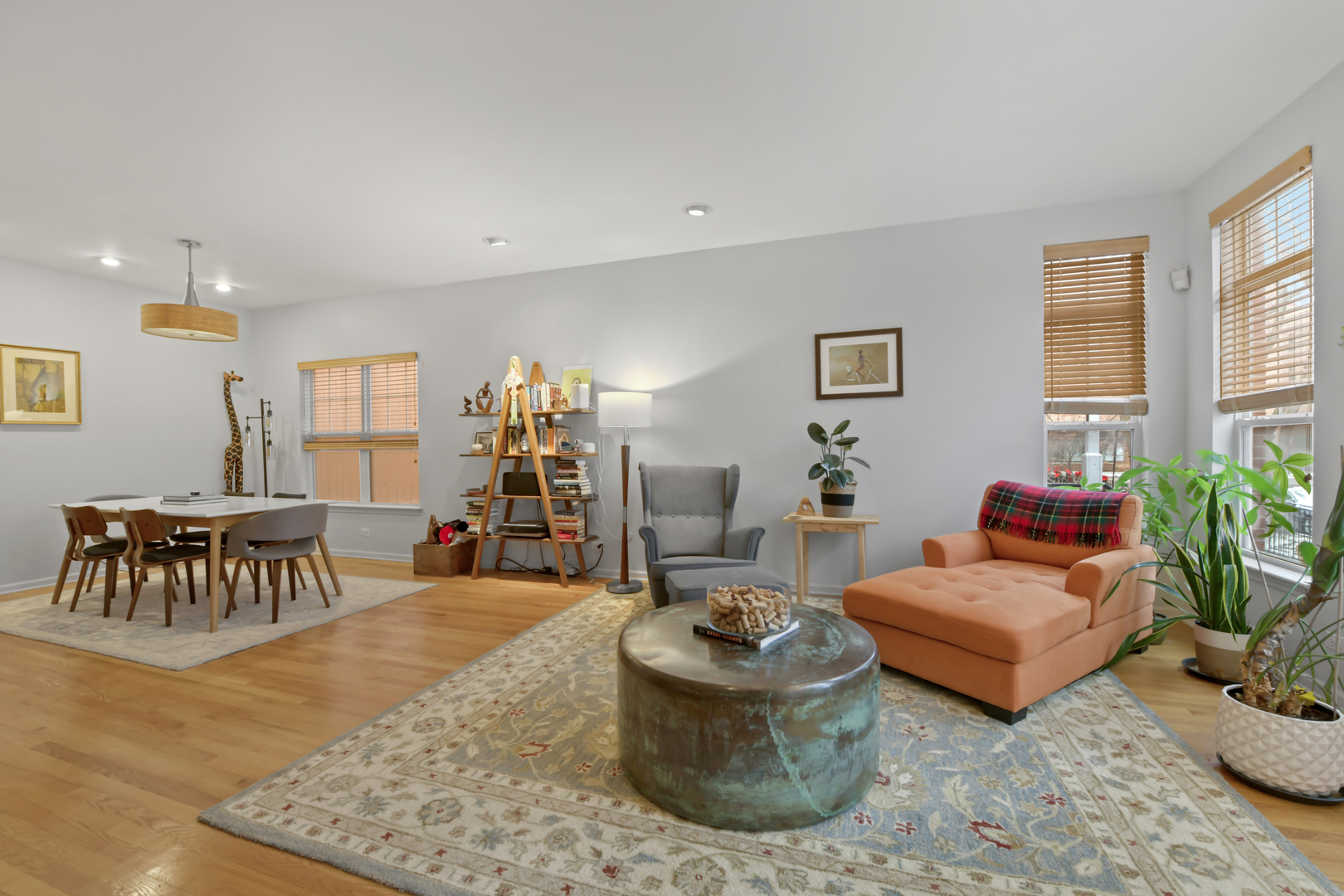 335 W Evergreen Avenue