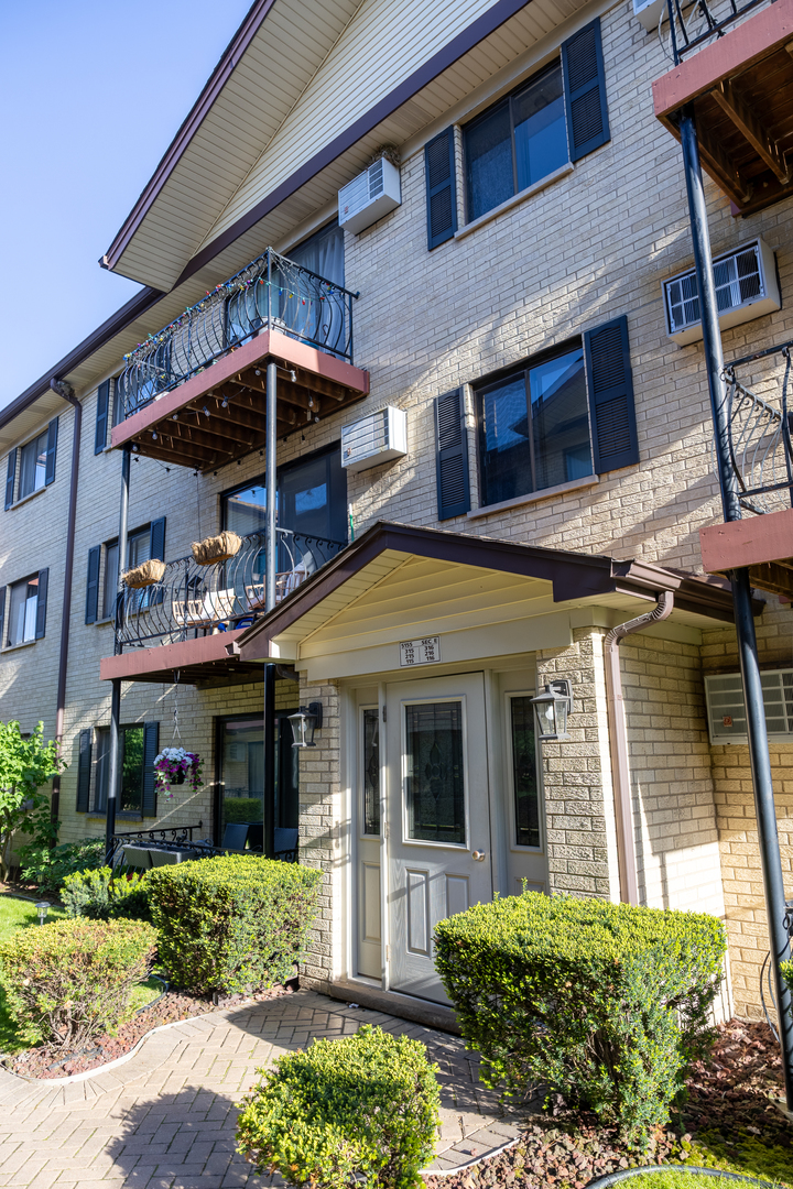 5155 N East River Road 215E