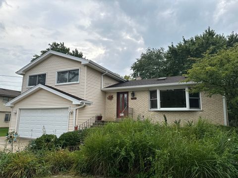 Photo of 520 Russell Street, Wheeling, IL 60090 (MLS # 12454311)