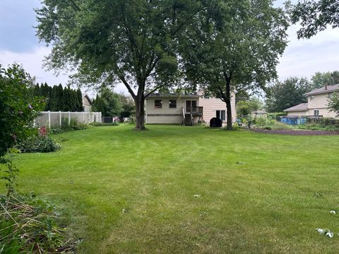 Tiny photo for 520 Russell Street, Wheeling, IL 60090 (MLS # 12454311)