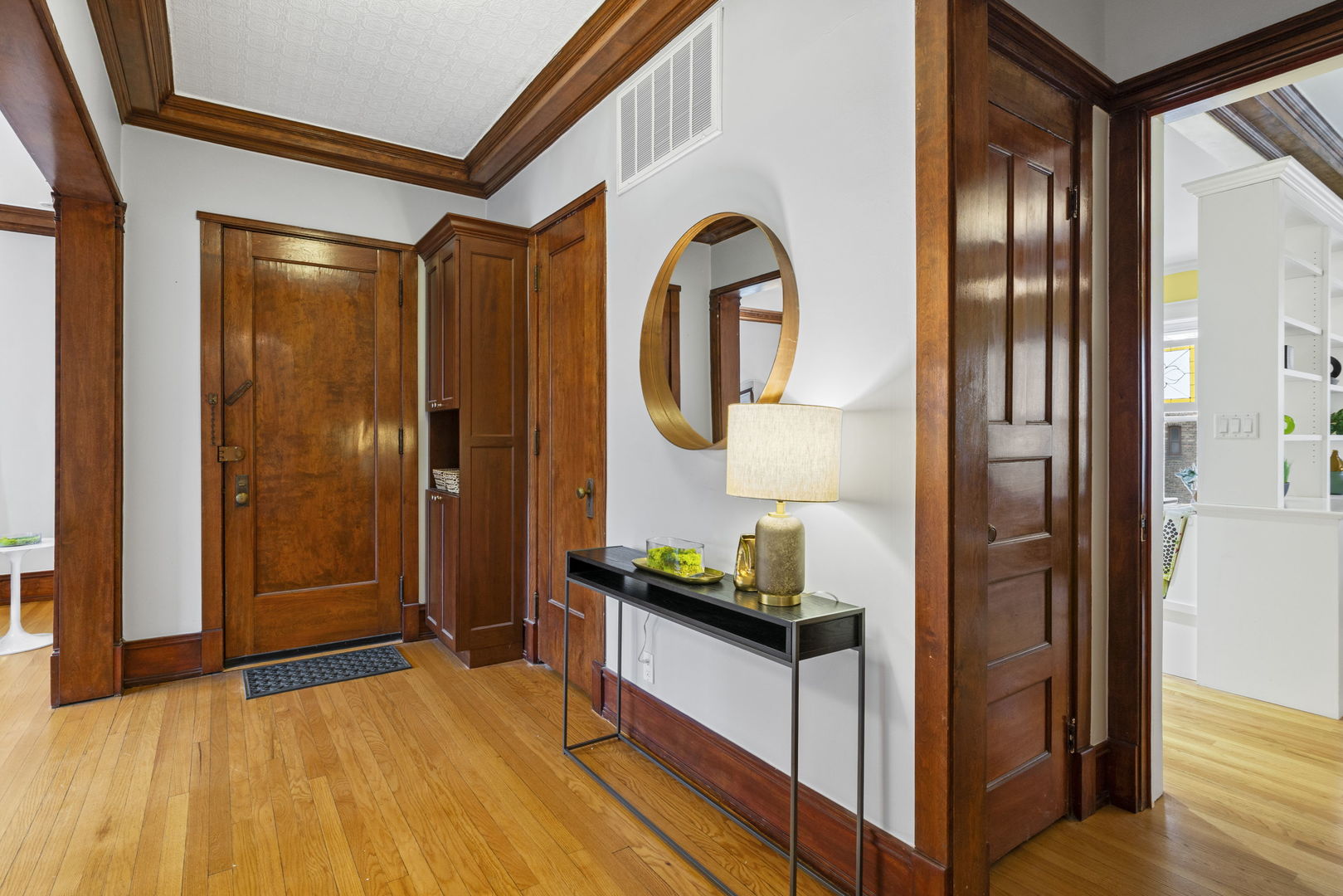 719 W Bittersweet Place L6