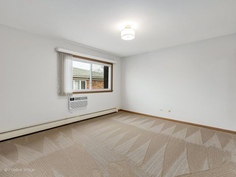 Tiny photo for 27 S Waiola Avenue #302, La Grange, IL 60525 (MLS # 12595779)