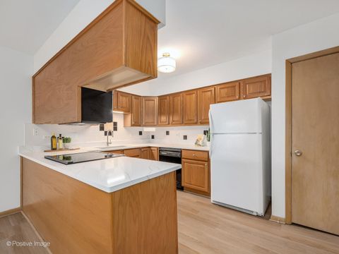 Tiny photo for 27 S Waiola Avenue #302, La Grange, IL 60525 (MLS # 12595779)