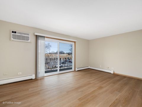 Tiny photo for 27 S Waiola Avenue #302, La Grange, IL 60525 (MLS # 12595779)